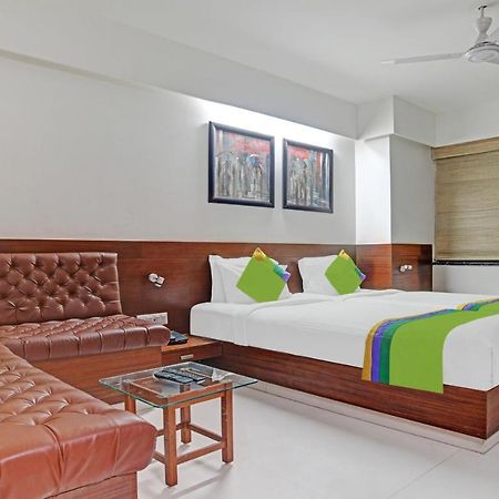 Treebo Cherry Tree Indore Extérieur photo