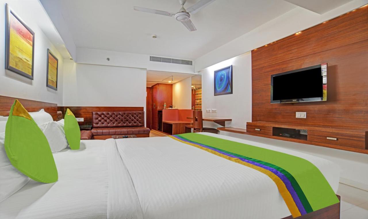 Treebo Cherry Tree Indore Extérieur photo