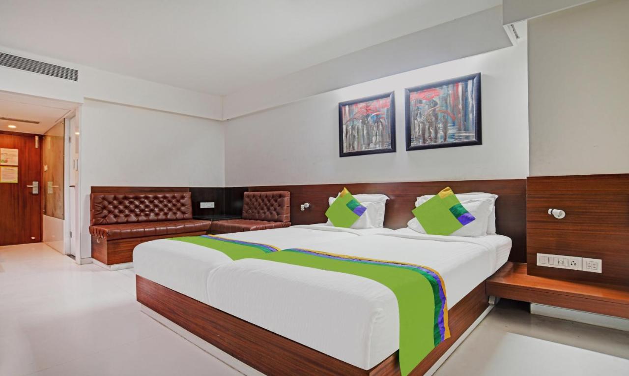 Treebo Cherry Tree Indore Extérieur photo